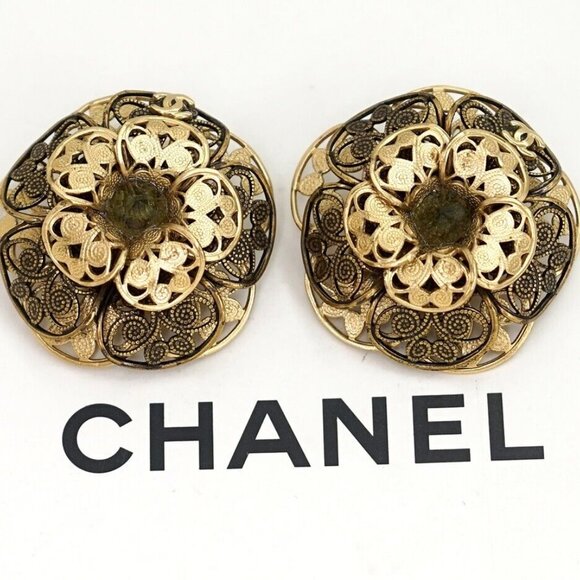 CHANEL CC Logo Green Gripoix Filigree Camellia Earrings Gold Tone 01A Auth w/Box - Picture 12 of 16